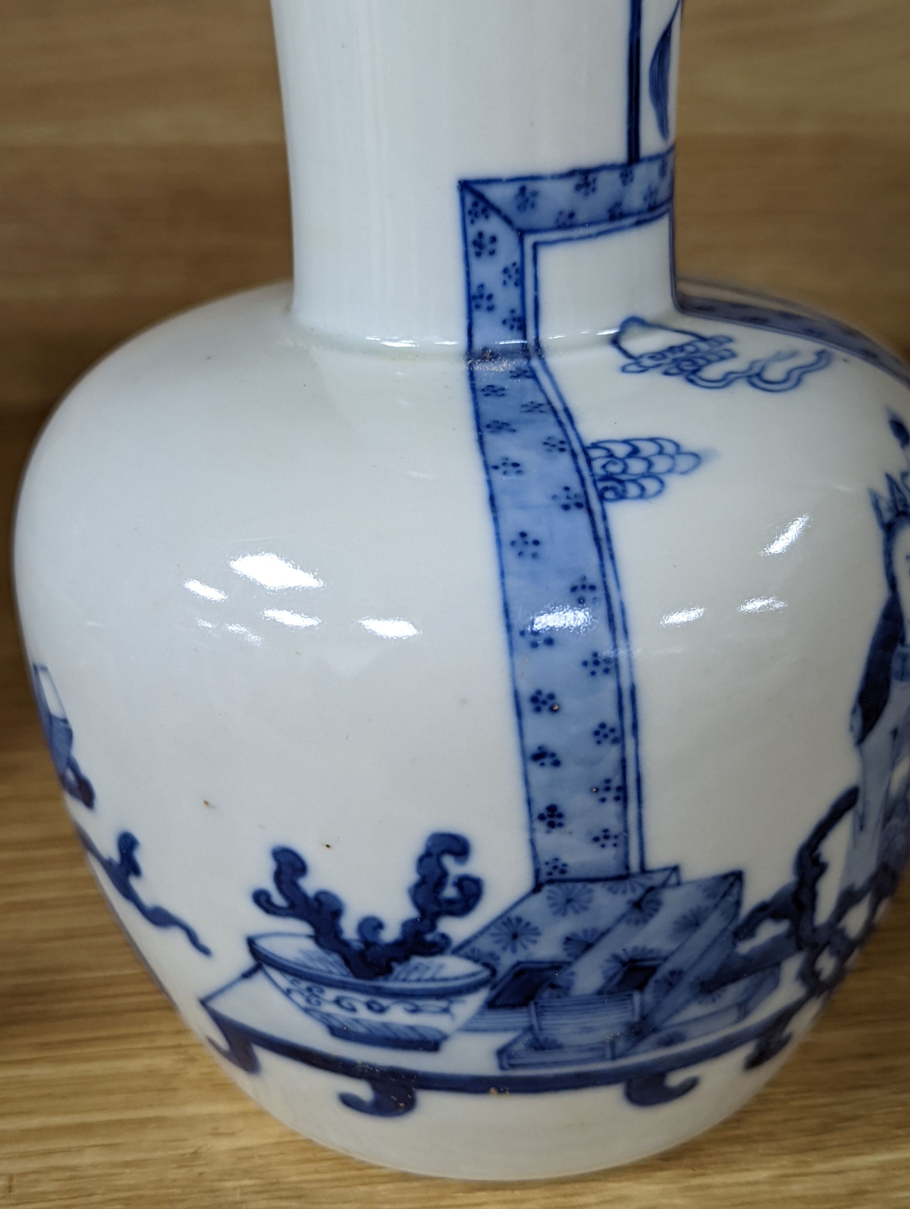 A 19th century Chinese blue and white vase, 20cm